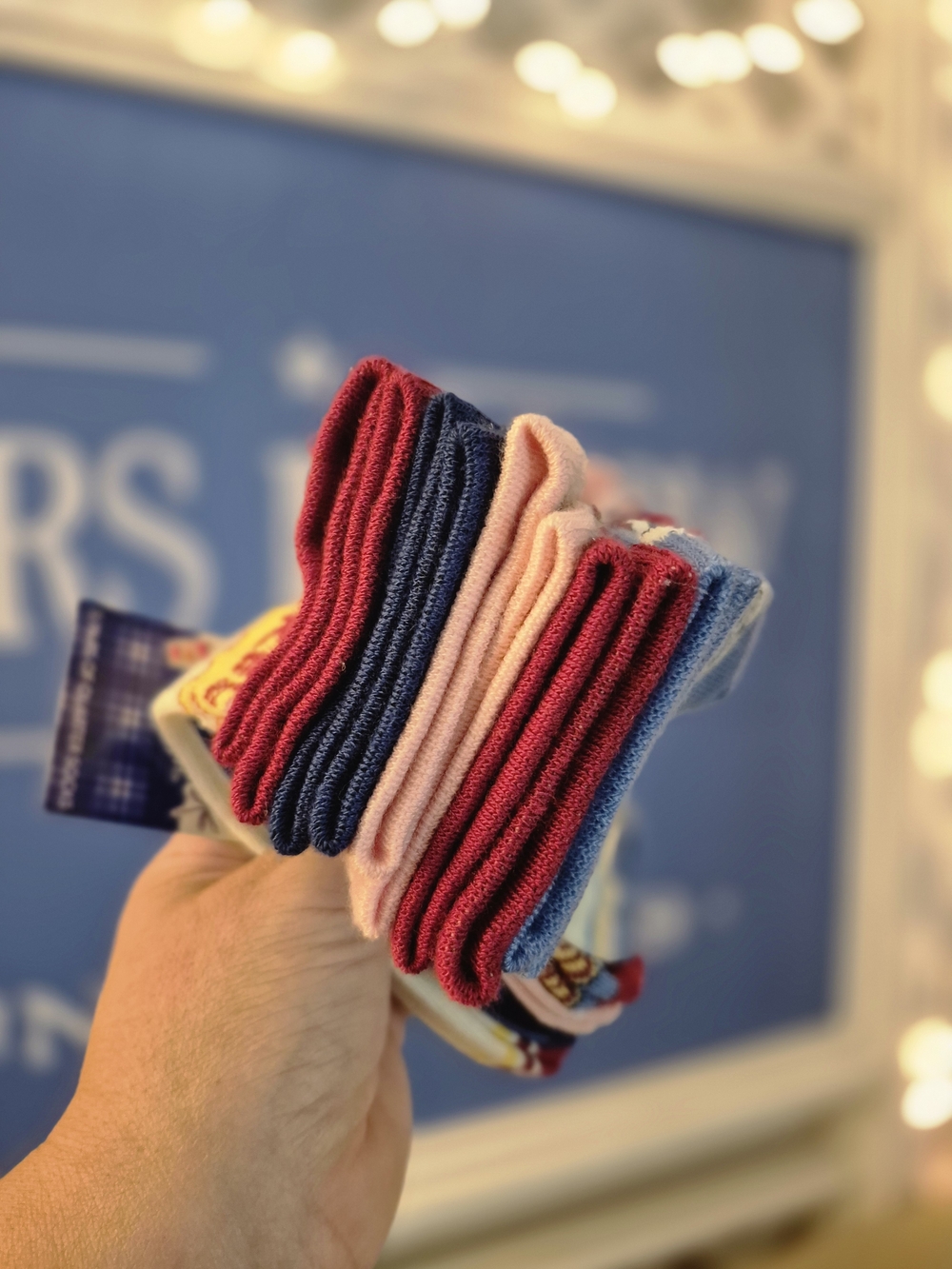 Gilmore Girls 5pk Socks - Picture 4 of 10